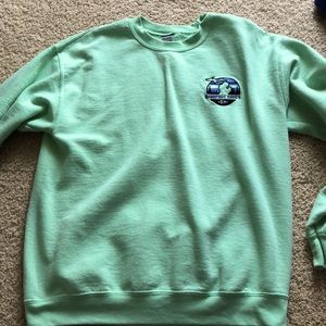 Bright green crewneck. Size: M